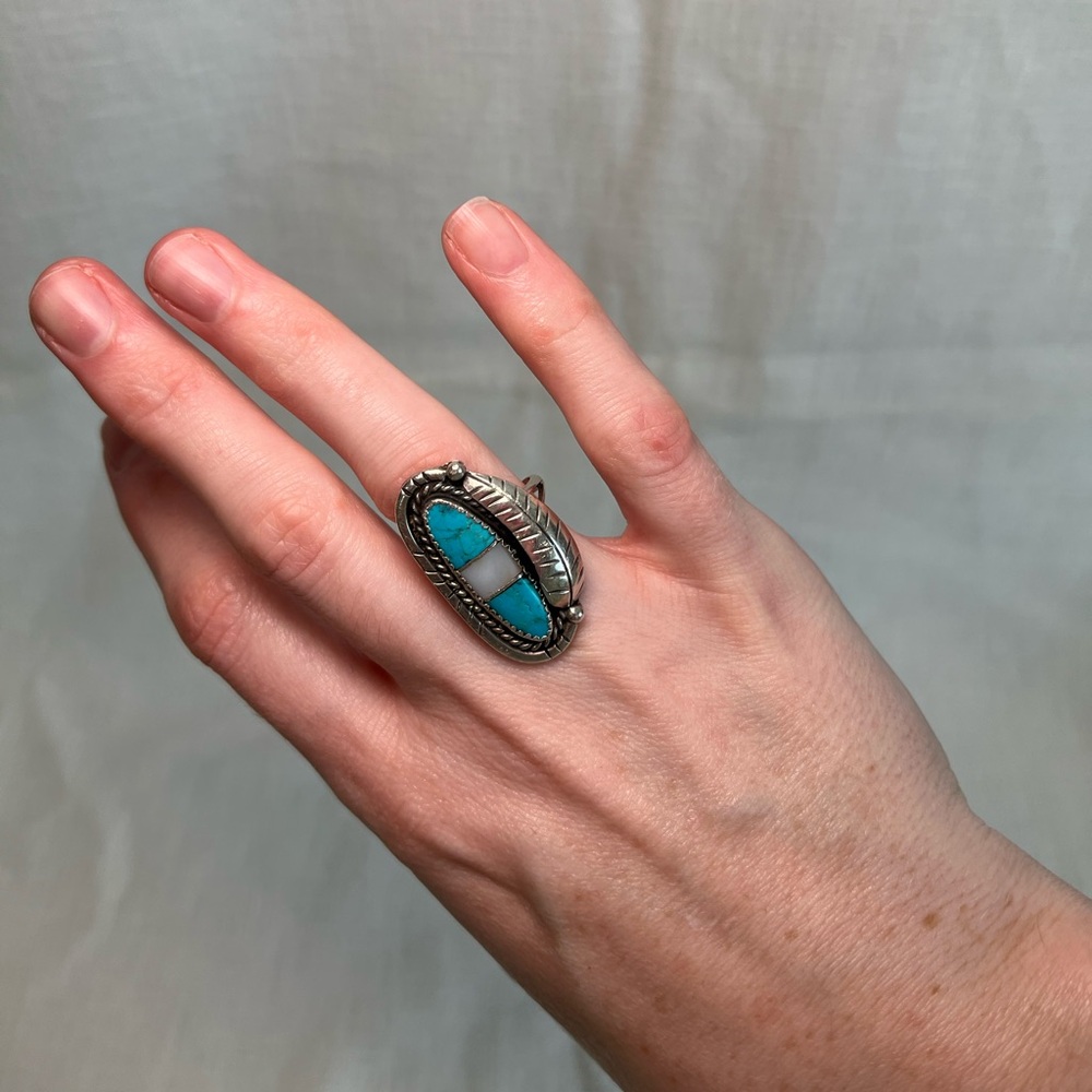 Turquoise & Mother of Pearl Inlay Ring Size 6.25 - Picture 3 of 5